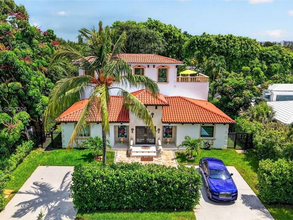 941 NE 119th St, Biscayne Park, FL 33161