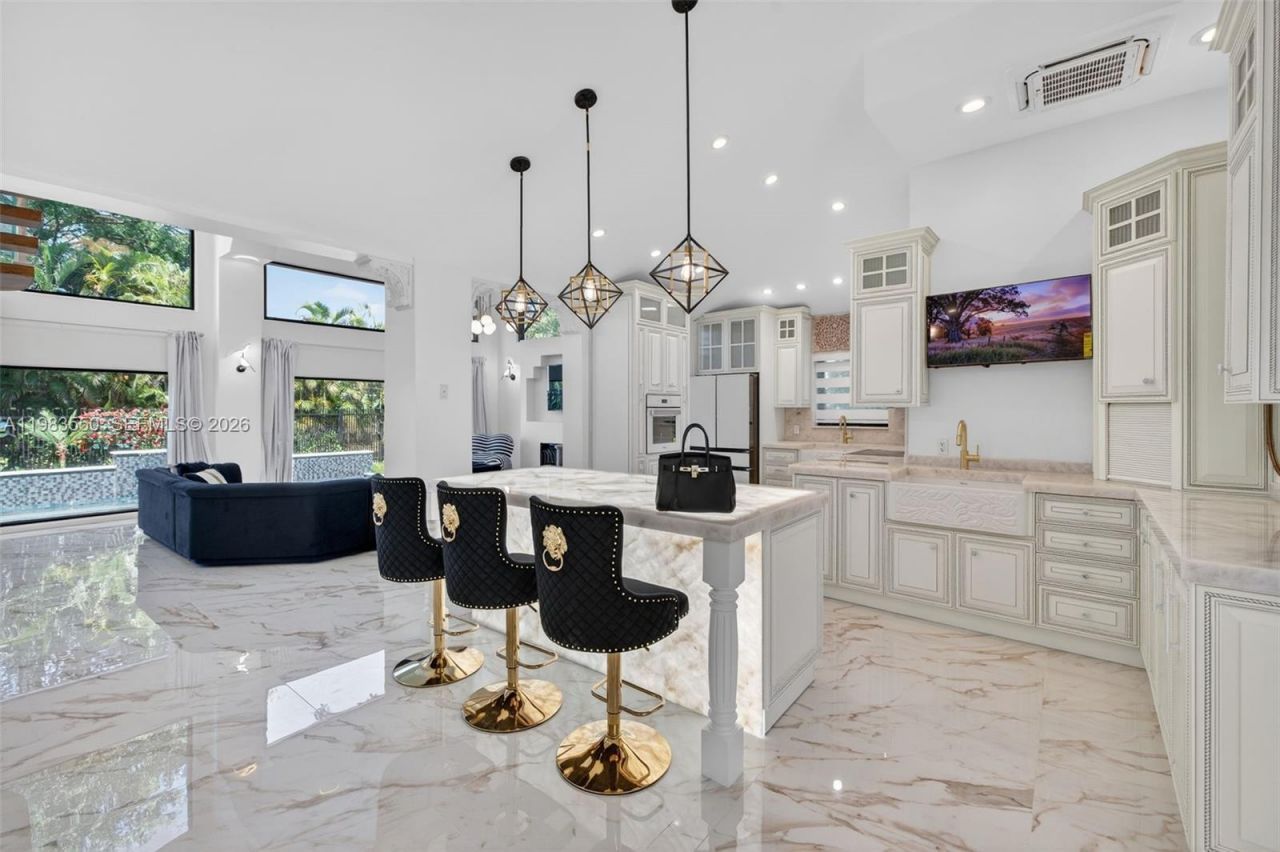 941 NE 119th St , Biscayne Park, FL 33161 Photo