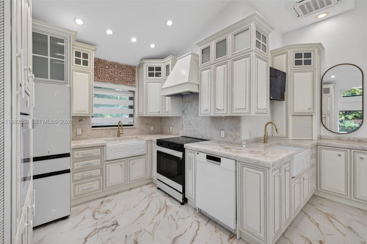 941 NE 119th St , Biscayne Park, FL 33161 Photo