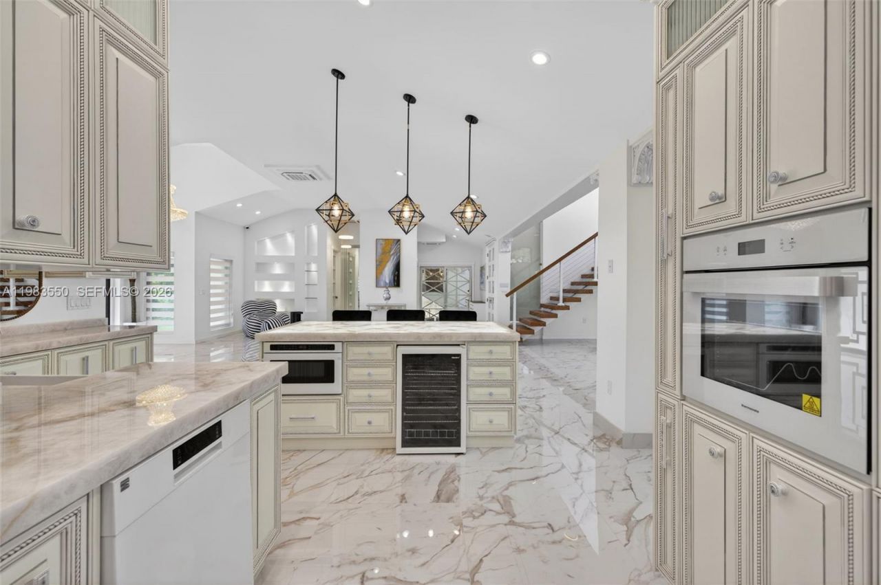 941 NE 119th St , Biscayne Park, FL 33161 Photo