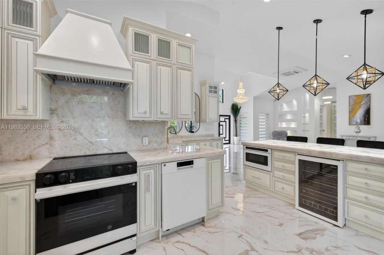 941 NE 119th St , Biscayne Park, FL 33161 Photo