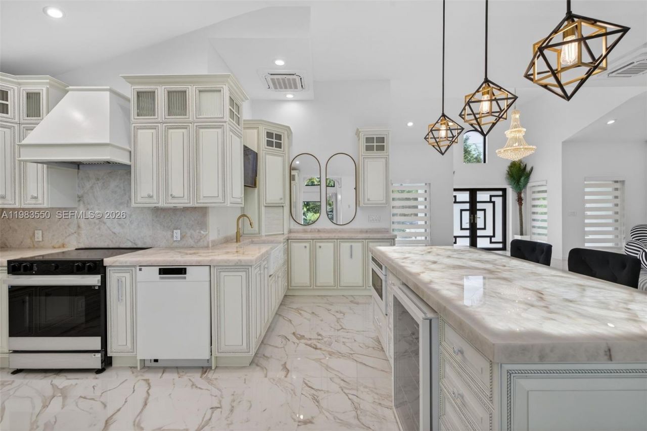 941 NE 119th St , Biscayne Park, FL 33161 Photo