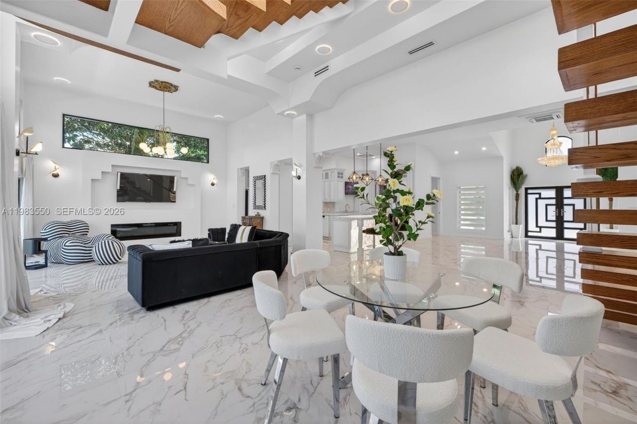 941 NE 119th St , Biscayne Park, FL 33161 Photo