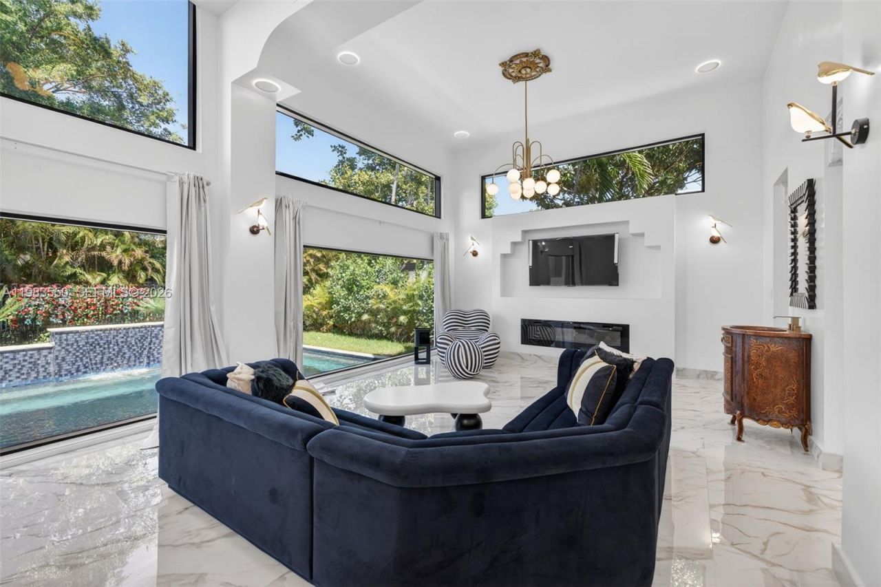 941 NE 119th St , Biscayne Park, FL 33161 Photo