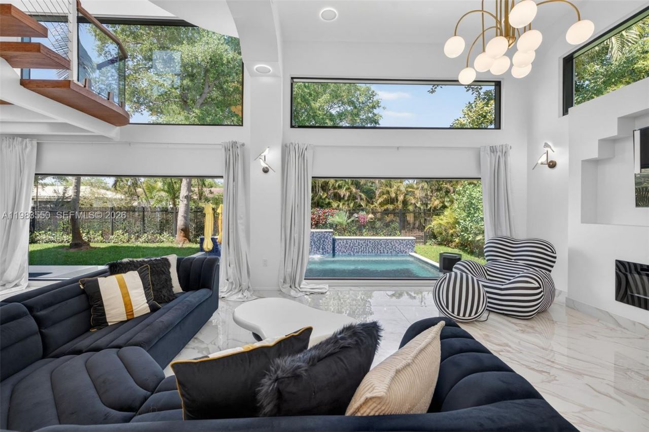 941 NE 119th St , Biscayne Park, FL 33161 Photo