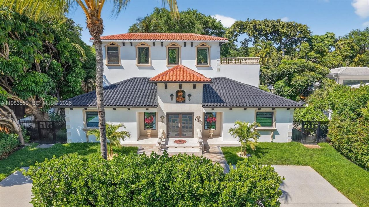 941 NE 119th St , Biscayne Park, FL 33161 Photo