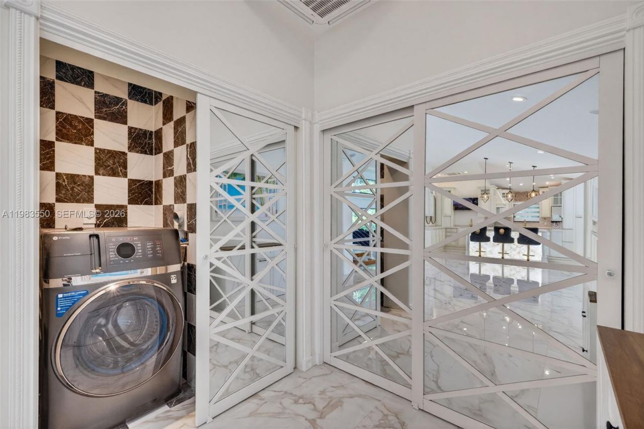 941 NE 119th St , Biscayne Park, FL 33161 Photo