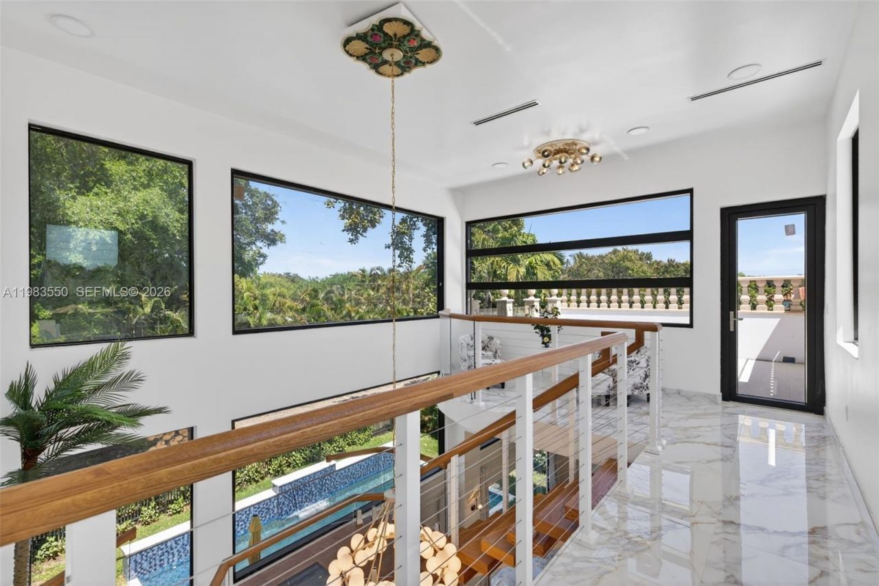 941 NE 119th St , Biscayne Park, FL 33161 Photo