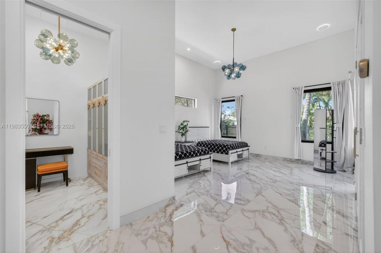 941 NE 119th St, Biscayne Park, FL 33161 Photo