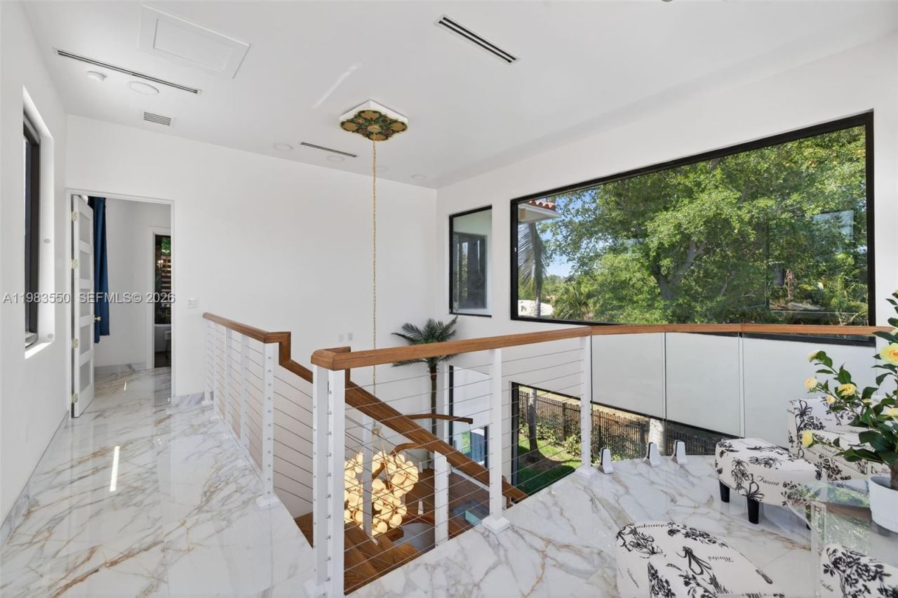 941 NE 119th St , Biscayne Park, FL 33161 Photo