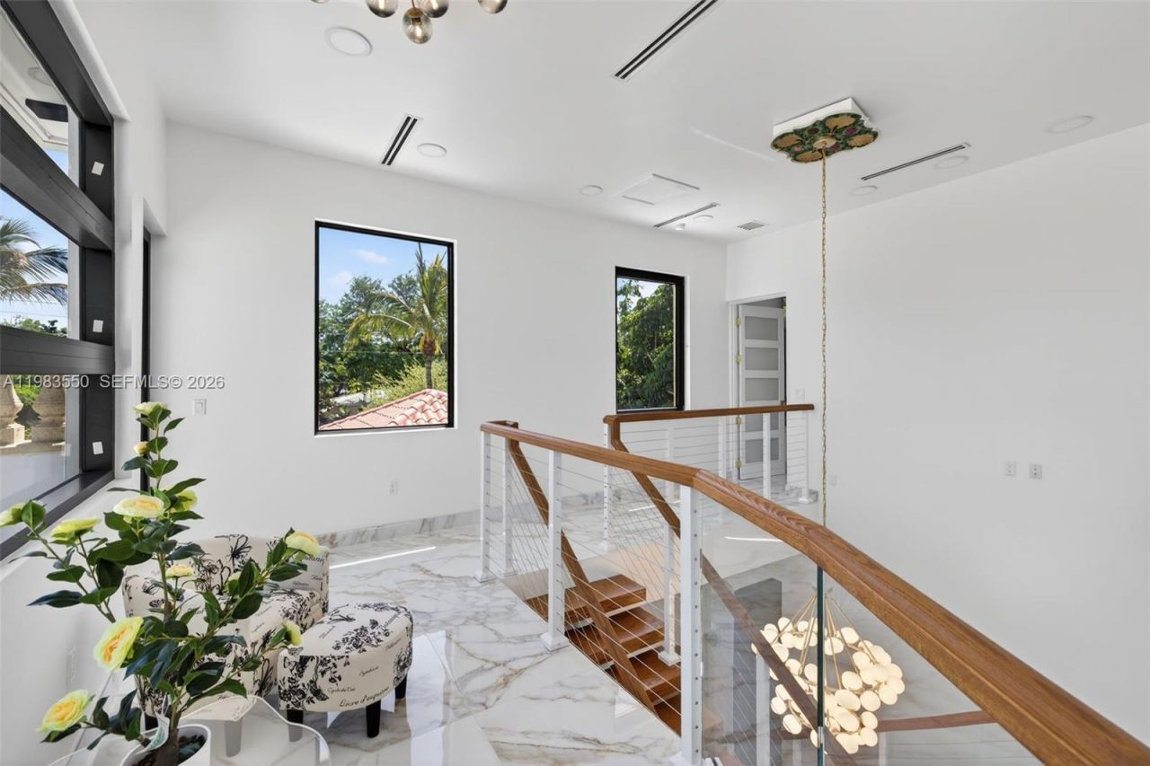 941 NE 119th St , Biscayne Park, FL 33161 Photo