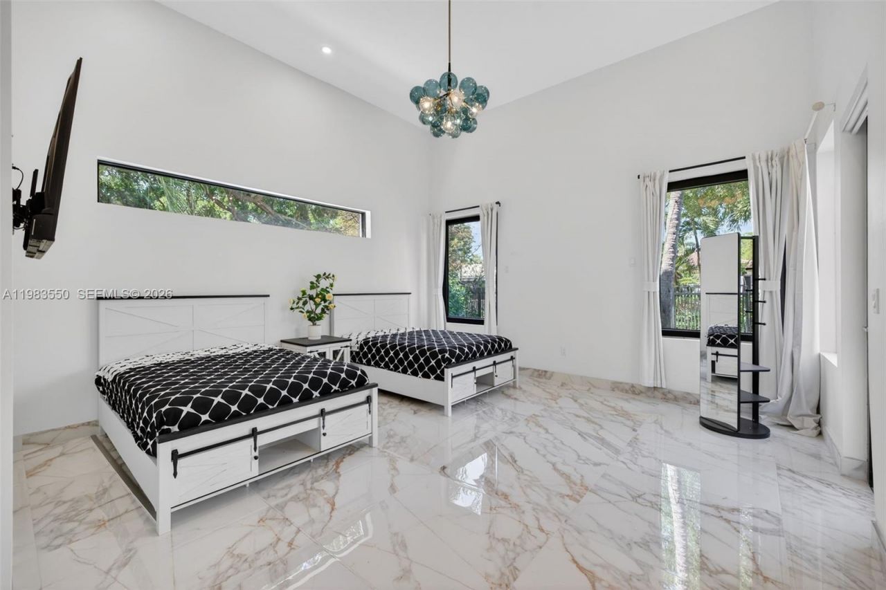 941 NE 119th St, Biscayne Park, FL 33161 Photo