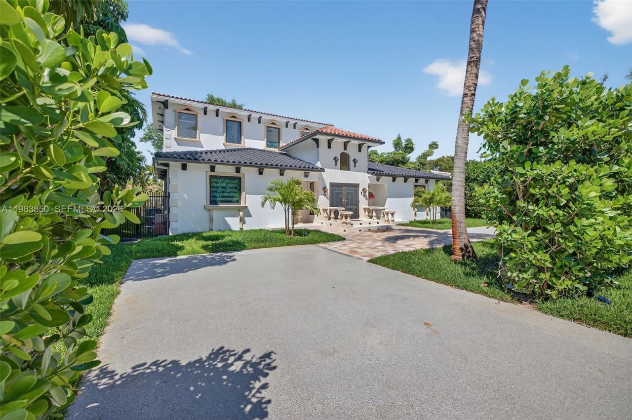 941 NE 119th St , Biscayne Park, FL 33161 Photo