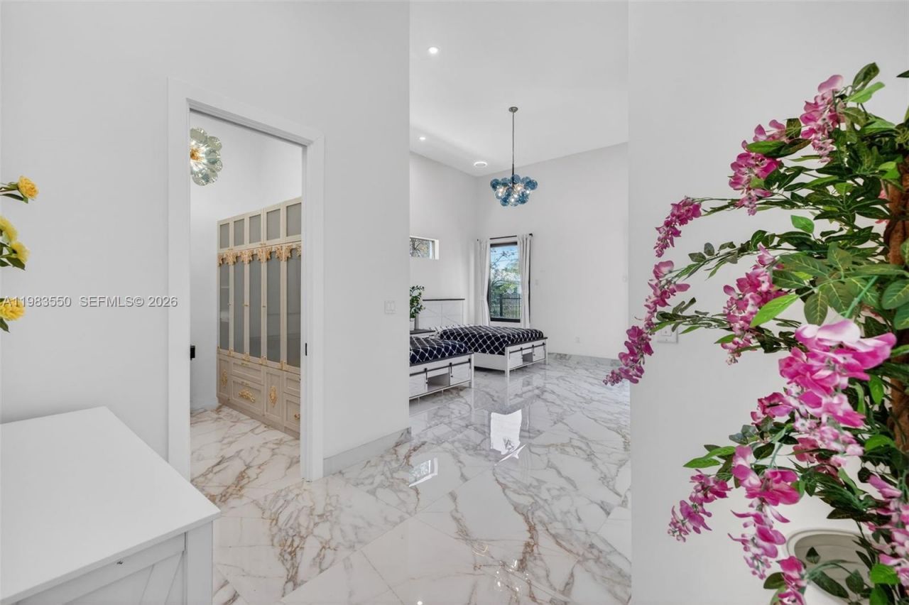 941 NE 119th St , Biscayne Park, FL 33161 Photo