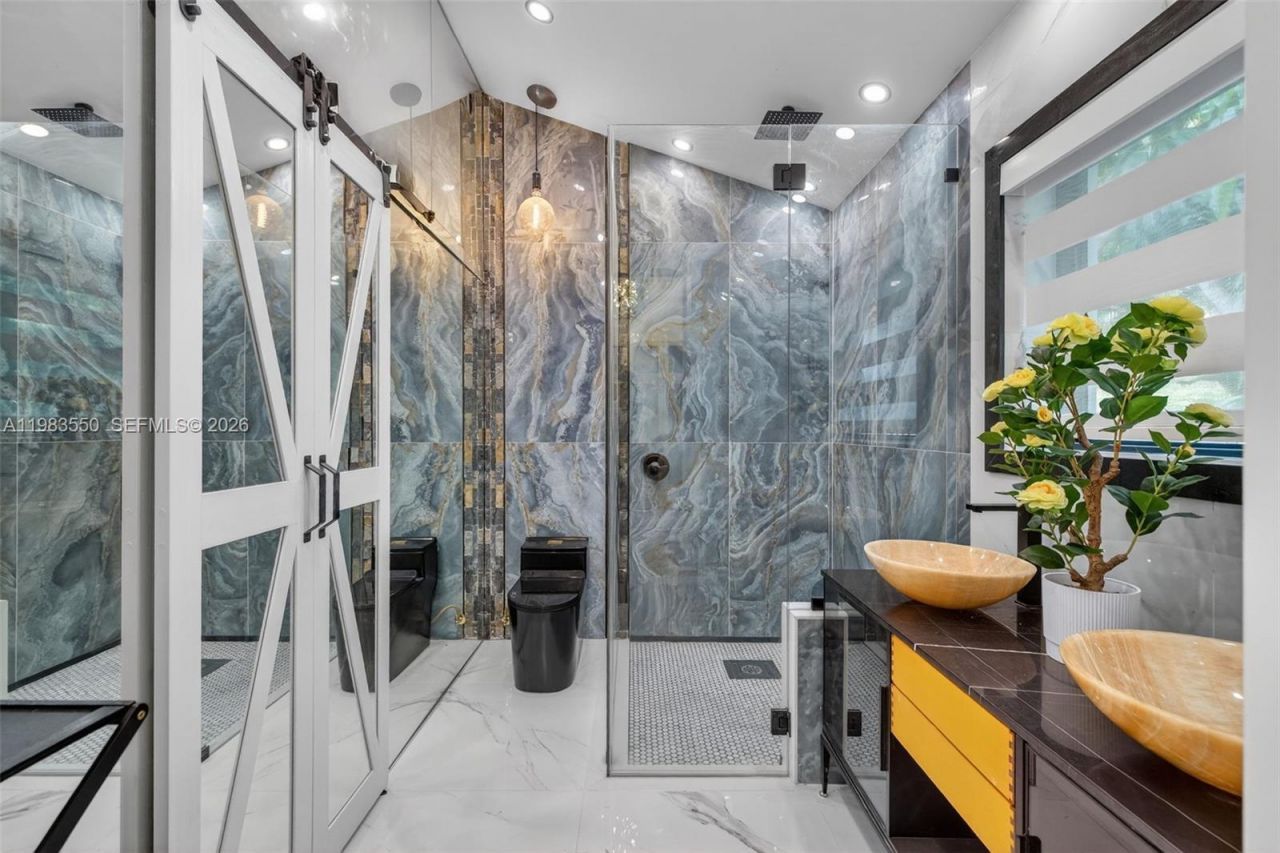 941 NE 119th St , Biscayne Park, FL 33161 Photo