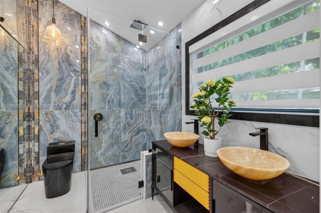 941 NE 119th St , Biscayne Park, FL 33161 Photo