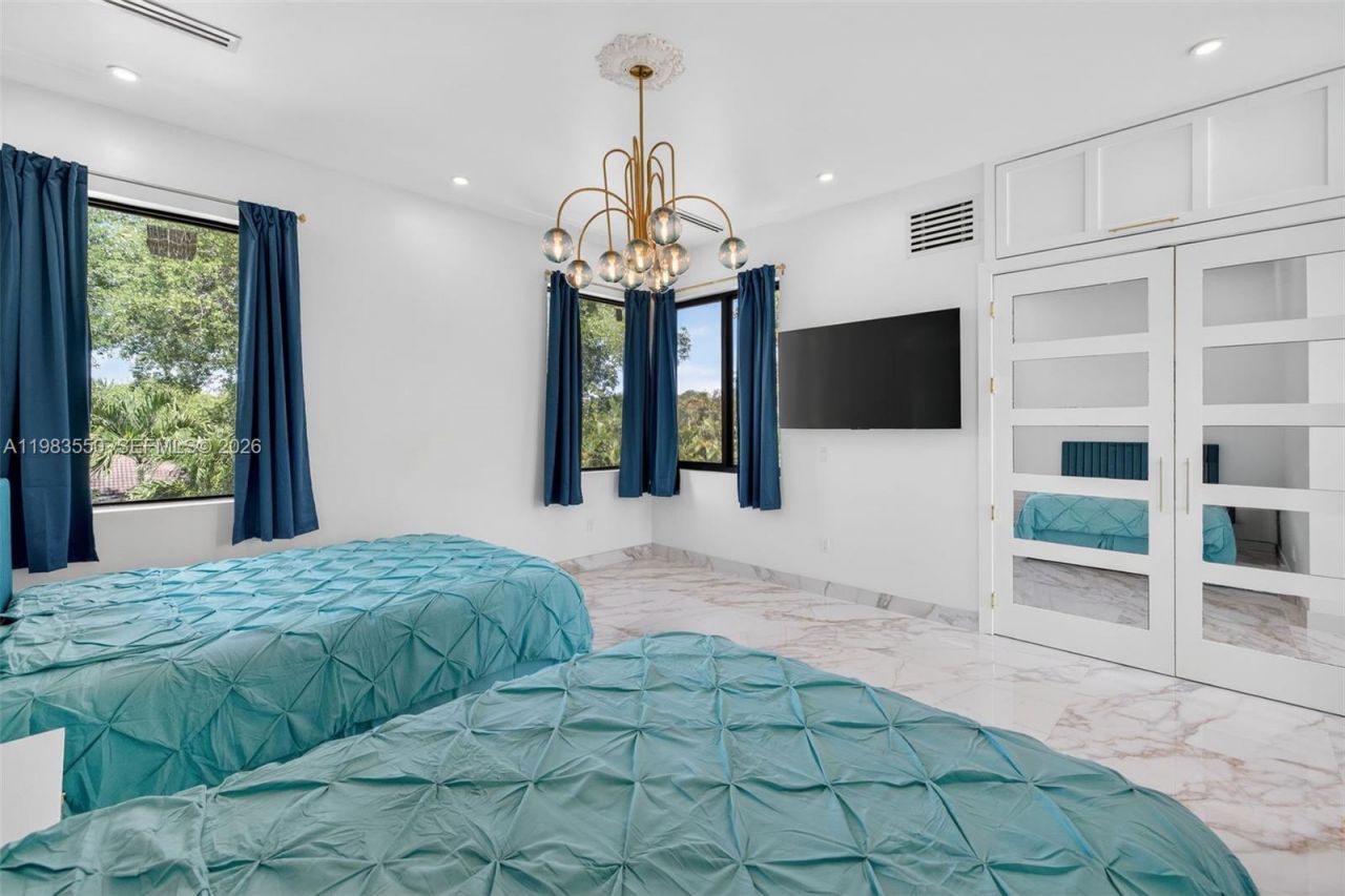 941 NE 119th St , Biscayne Park, FL 33161 Photo