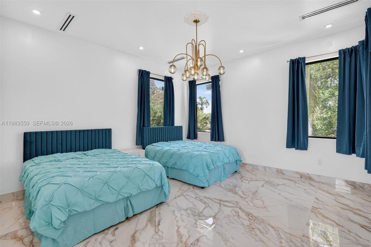 941 NE 119th St , Biscayne Park, FL 33161 Photo