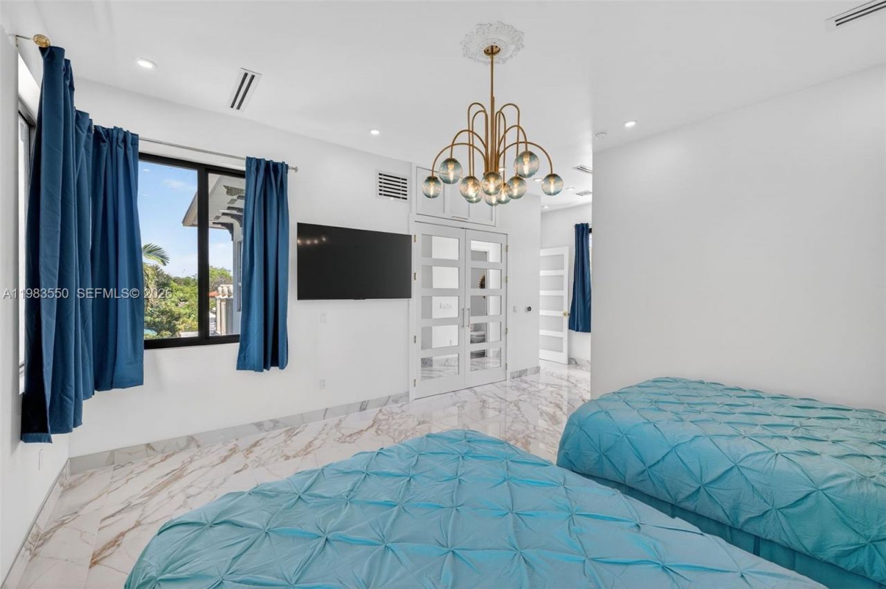 941 NE 119th St , Biscayne Park, FL 33161 Photo