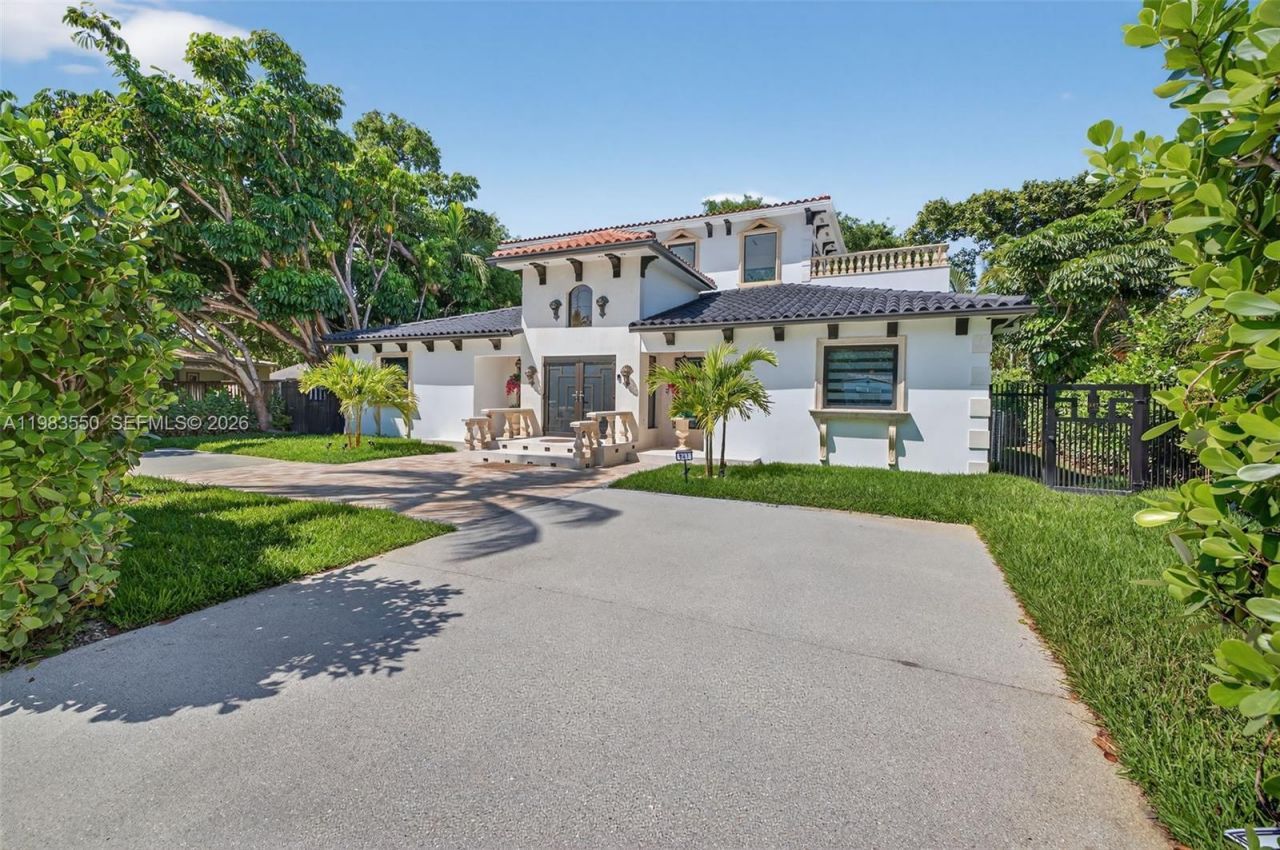 941 NE 119th St , Biscayne Park, FL 33161 Photo