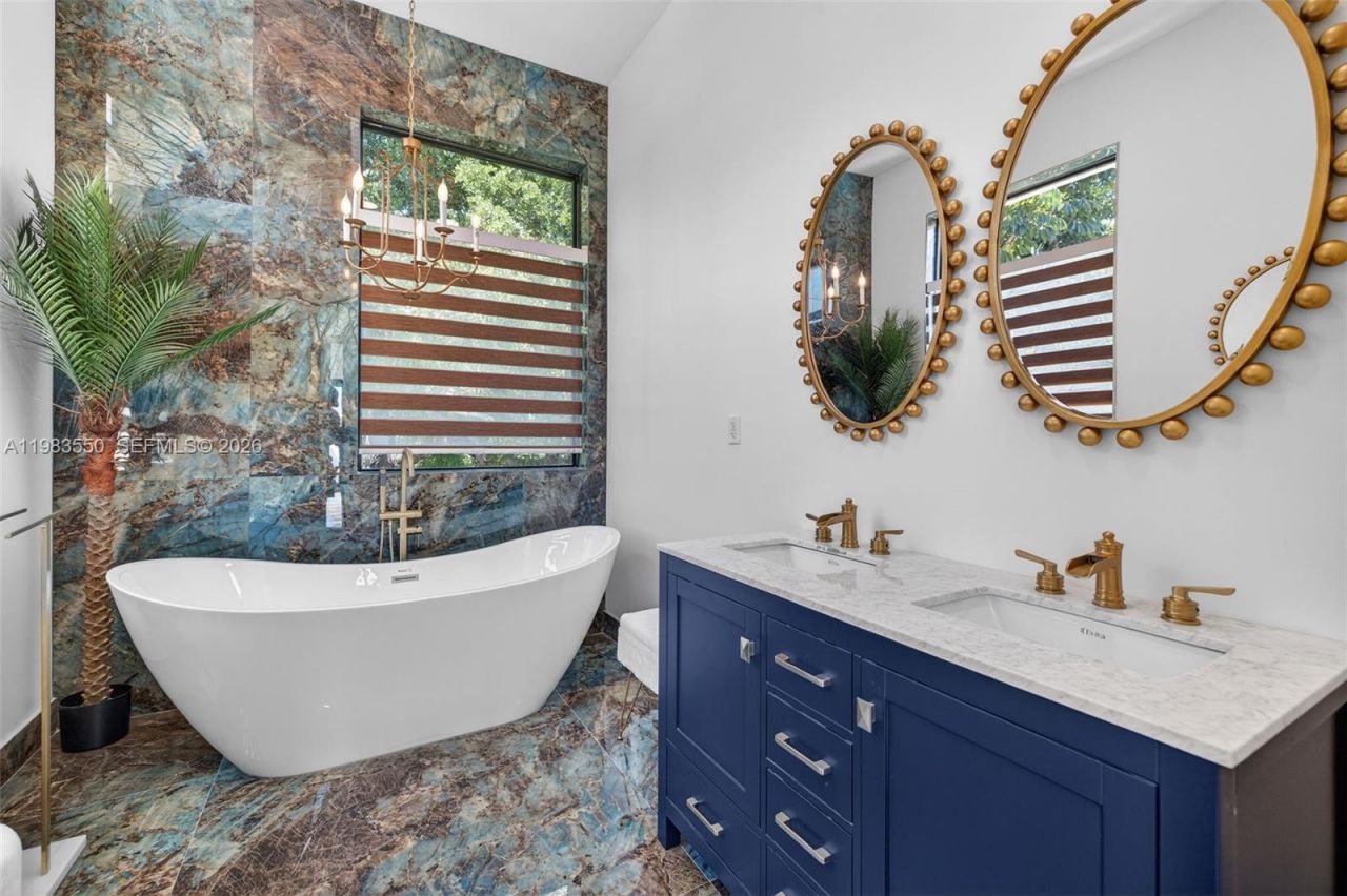 941 NE 119th St , Biscayne Park, FL 33161 Photo