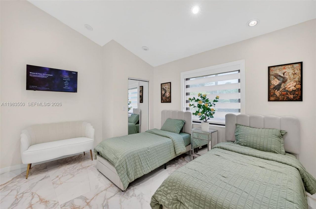 941 NE 119th St, Biscayne Park, FL 33161 Photo