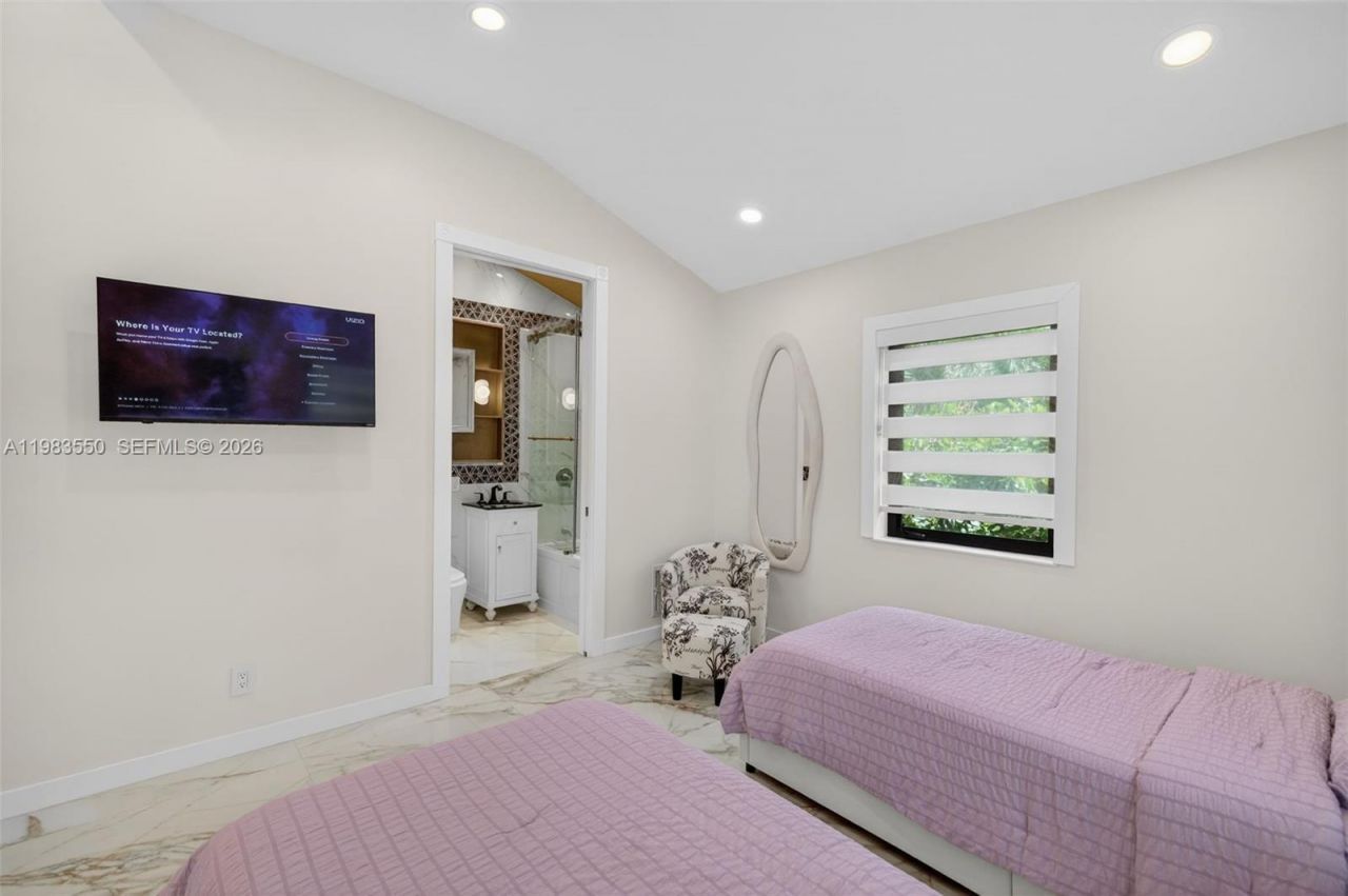 941 NE 119th St, Biscayne Park, FL 33161 Photo