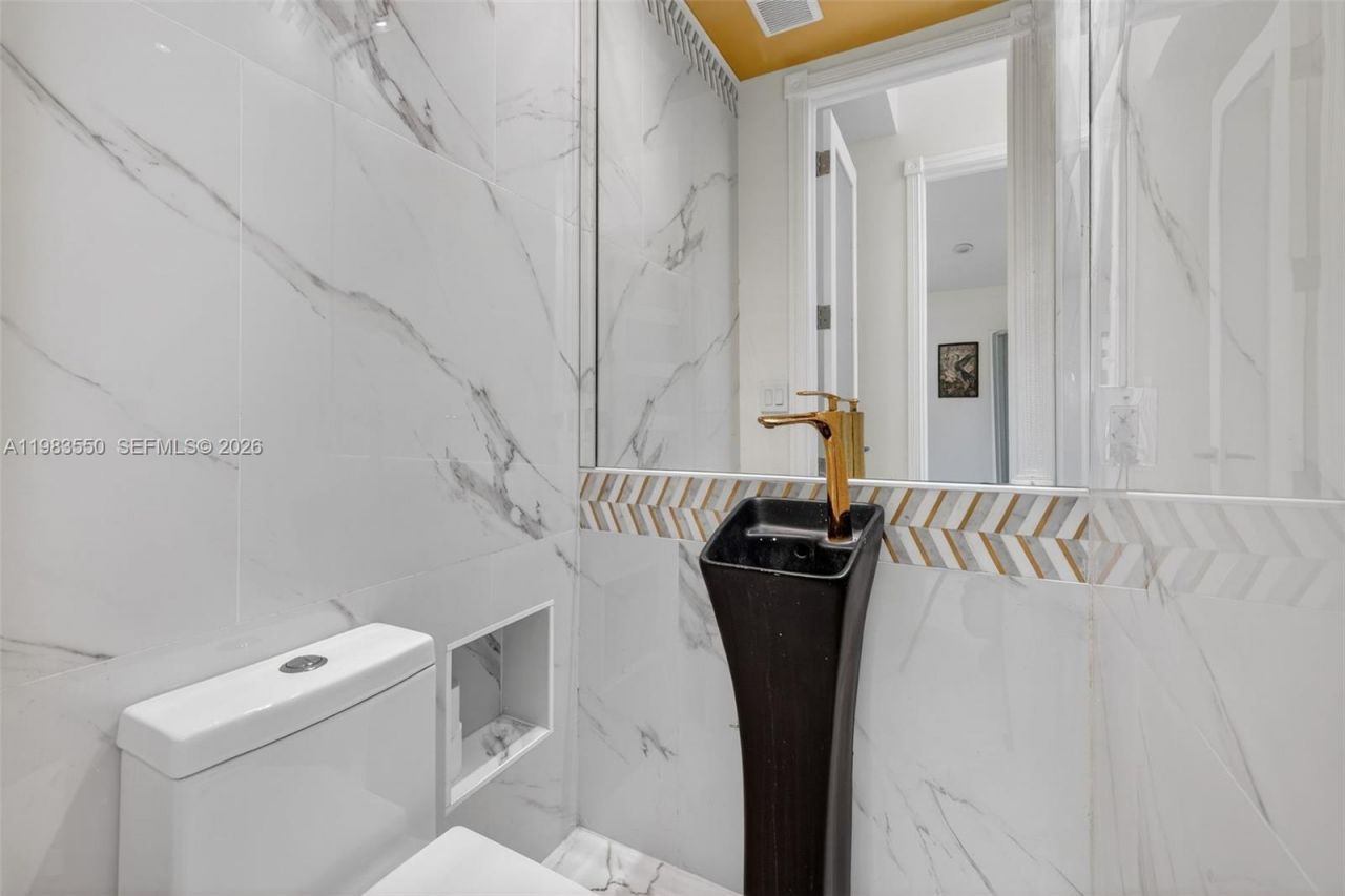 941 NE 119th St , Biscayne Park, FL 33161 Photo