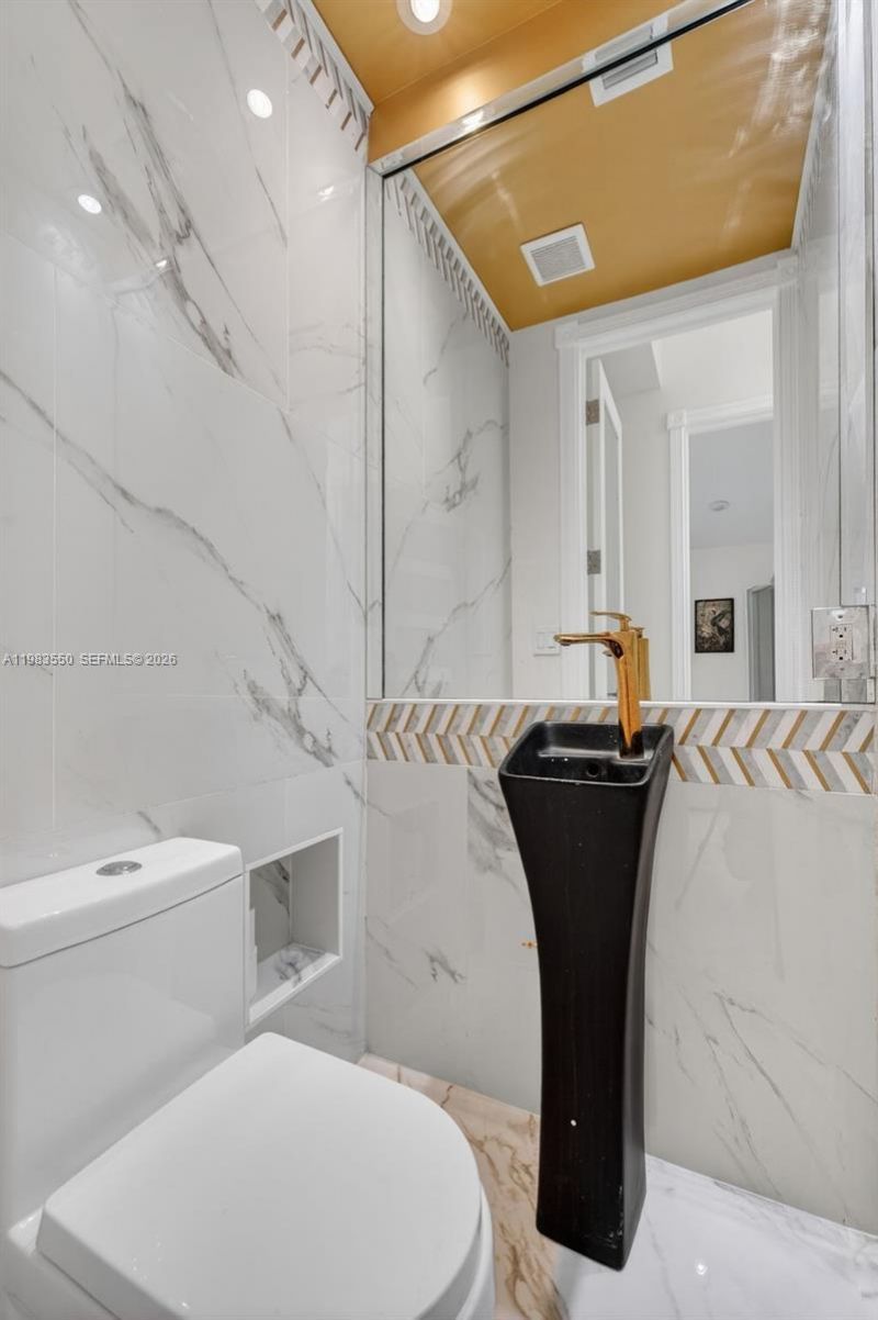 941 NE 119th St , Biscayne Park, FL 33161 Photo