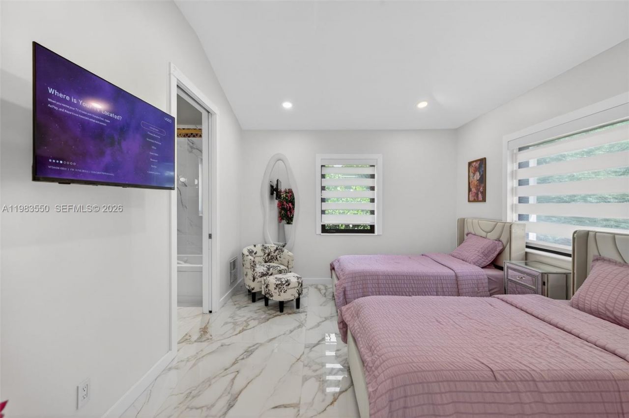 941 NE 119th St , Biscayne Park, FL 33161 Photo