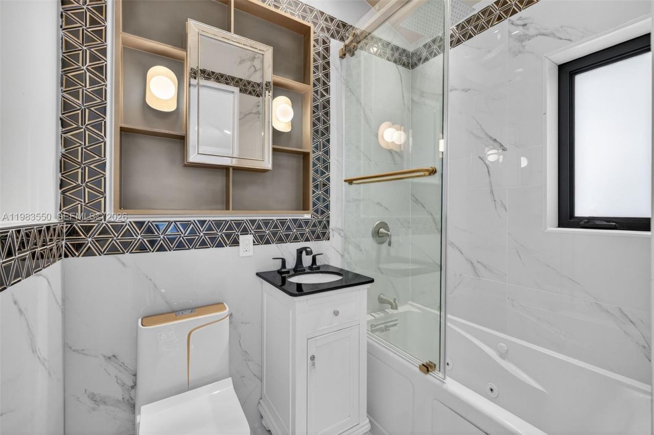 941 NE 119th St , Biscayne Park, FL 33161 Photo