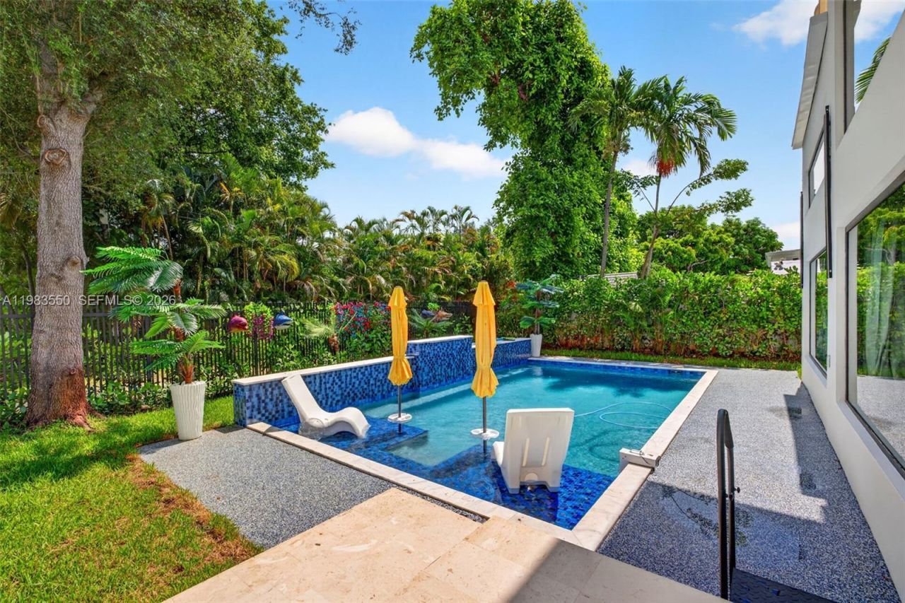 941 NE 119th St, Biscayne Park, FL 33161 Photo