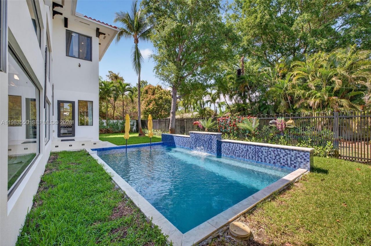 941 NE 119th St , Biscayne Park, FL 33161 Photo