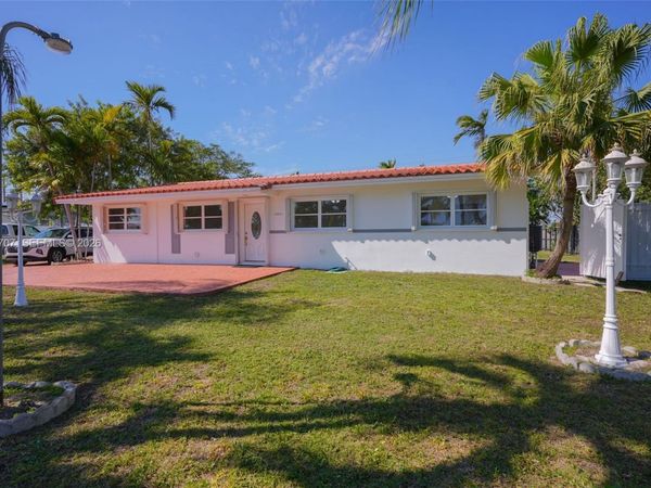 10521 SW 41st Ter , Miami, FL 33165