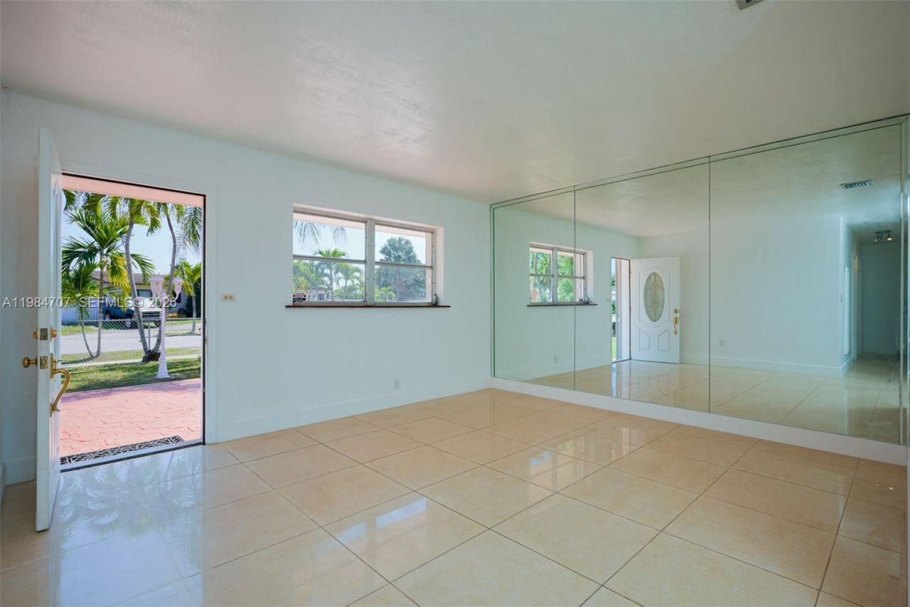 10521 SW 41st Ter , Miami, FL 33165 Photo