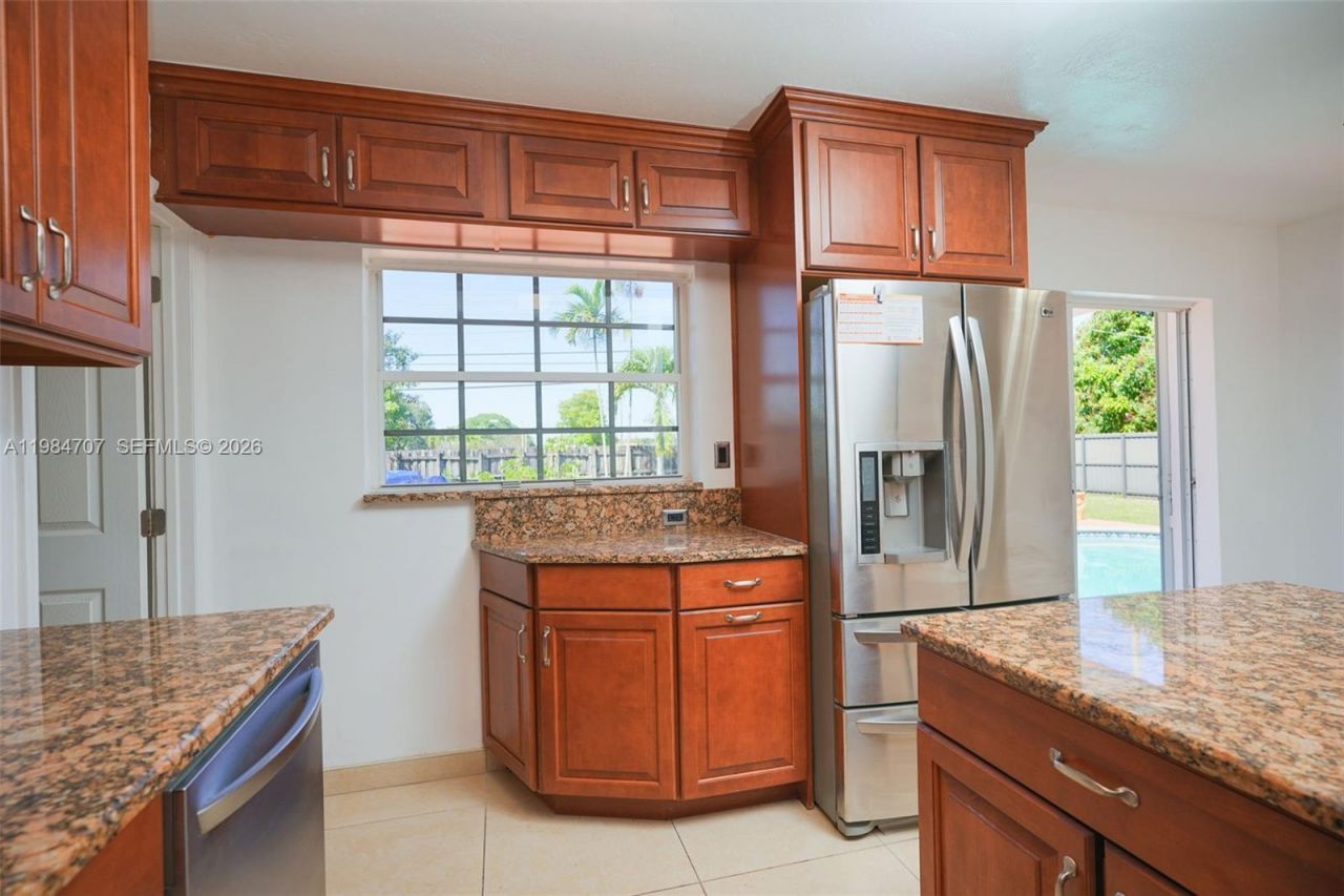 10521 SW 41st Ter , Miami, FL 33165 Photo