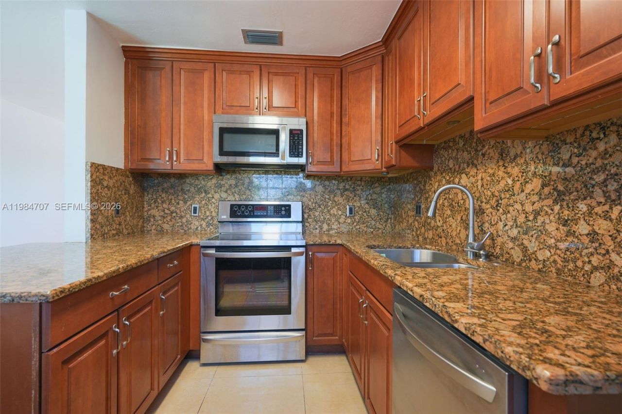 10521 SW 41st Ter , Miami, FL 33165 Photo