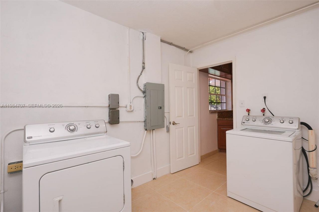 10521 SW 41st Ter , Miami, FL 33165 Photo