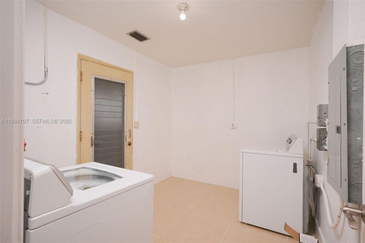 10521 SW 41st Ter , Miami, FL 33165 Photo