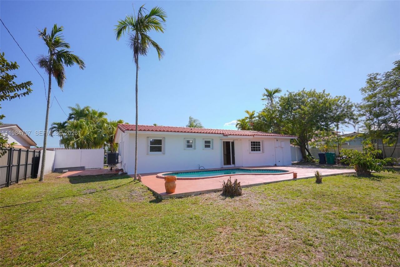 10521 SW 41st Ter , Miami, FL 33165 Photo