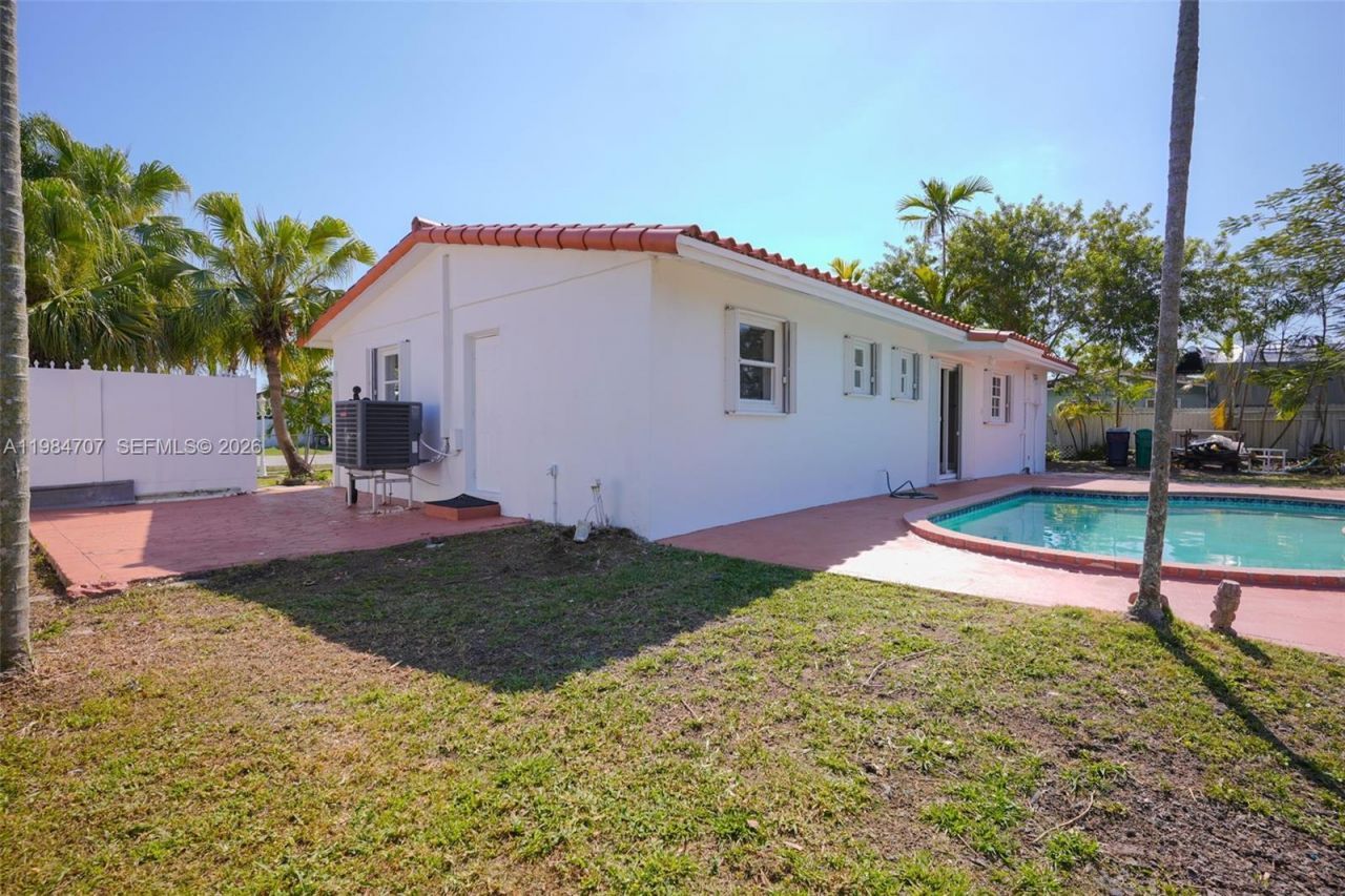 10521 SW 41st Ter , Miami, FL 33165 Photo