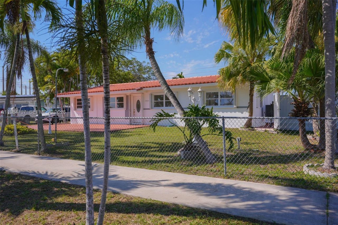 10521 SW 41st Ter , Miami, FL 33165 Photo