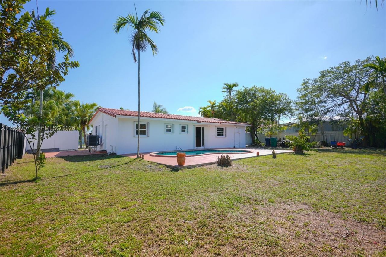 10521 SW 41st Ter , Miami, FL 33165 Photo