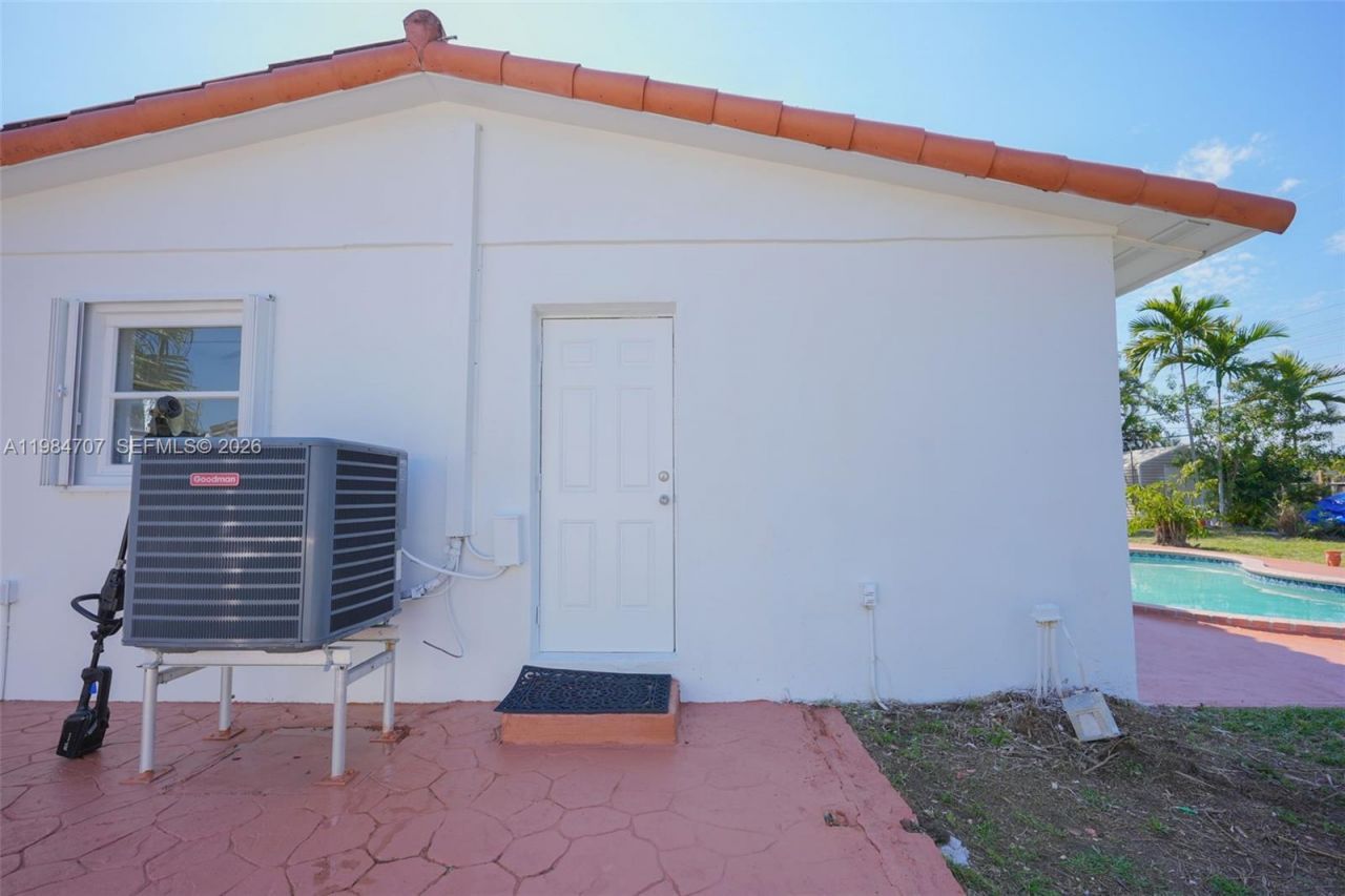 10521 SW 41st Ter , Miami, FL 33165 Photo