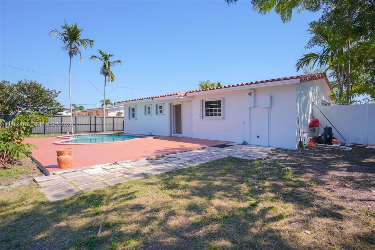 10521 SW 41st Ter , Miami, FL 33165 Photo