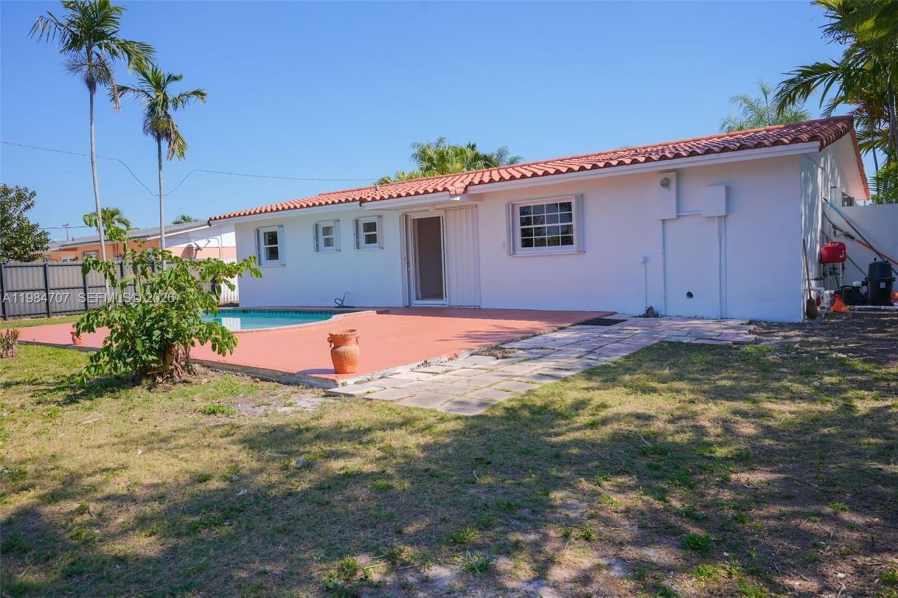 10521 SW 41st Ter , Miami, FL 33165 Photo