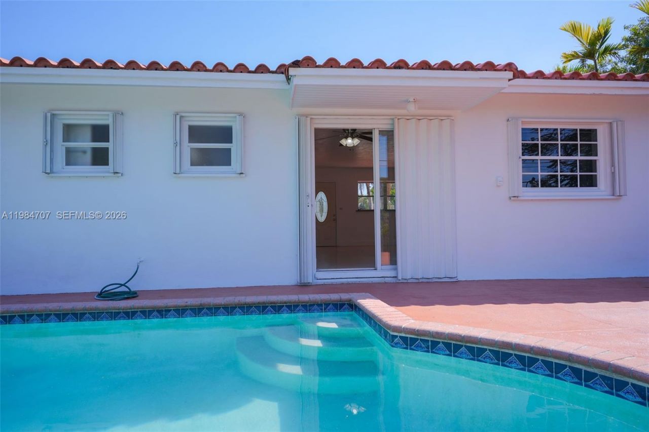 10521 SW 41st Ter , Miami, FL 33165 Photo