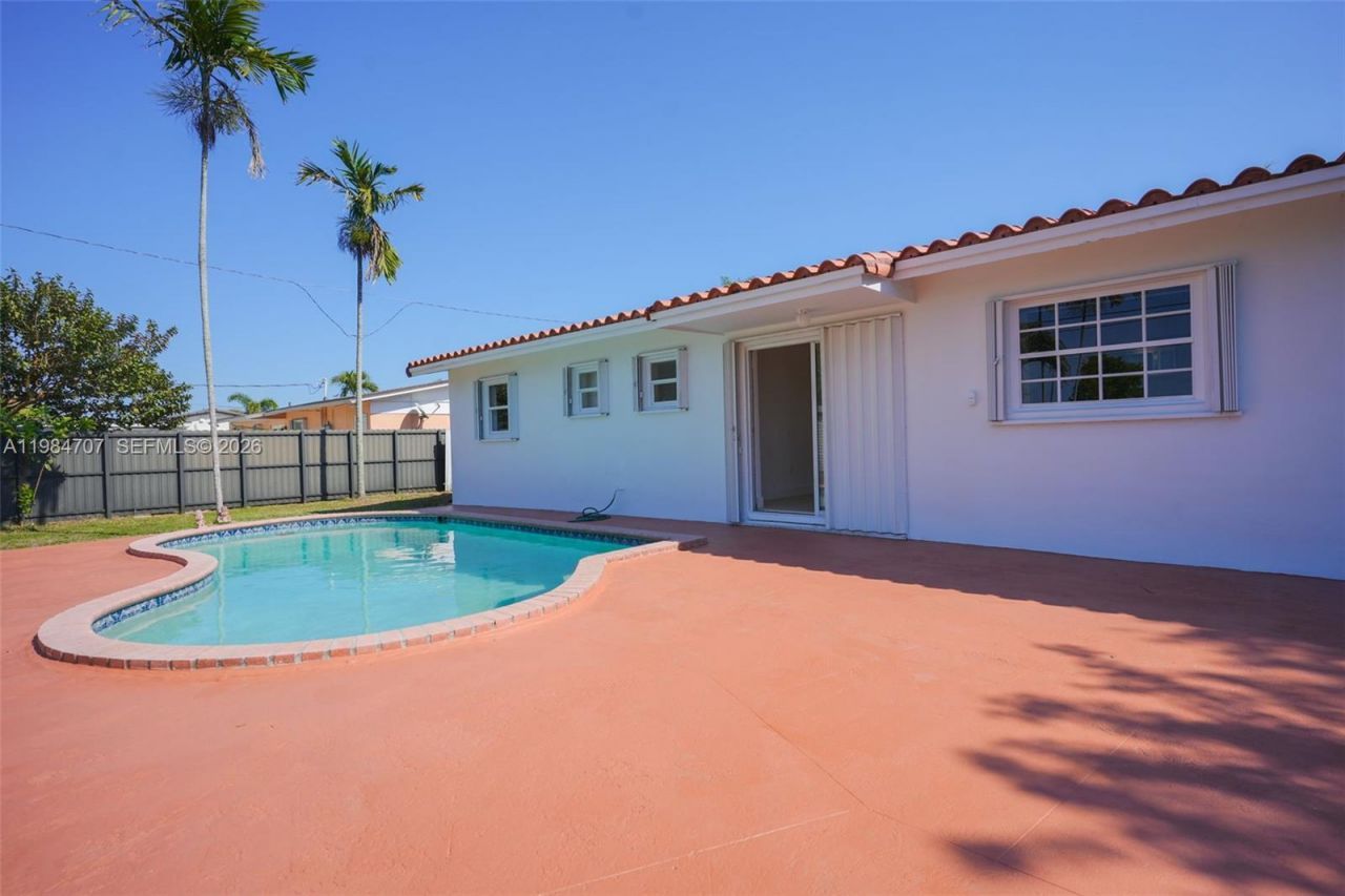 10521 SW 41st Ter , Miami, FL 33165 Photo