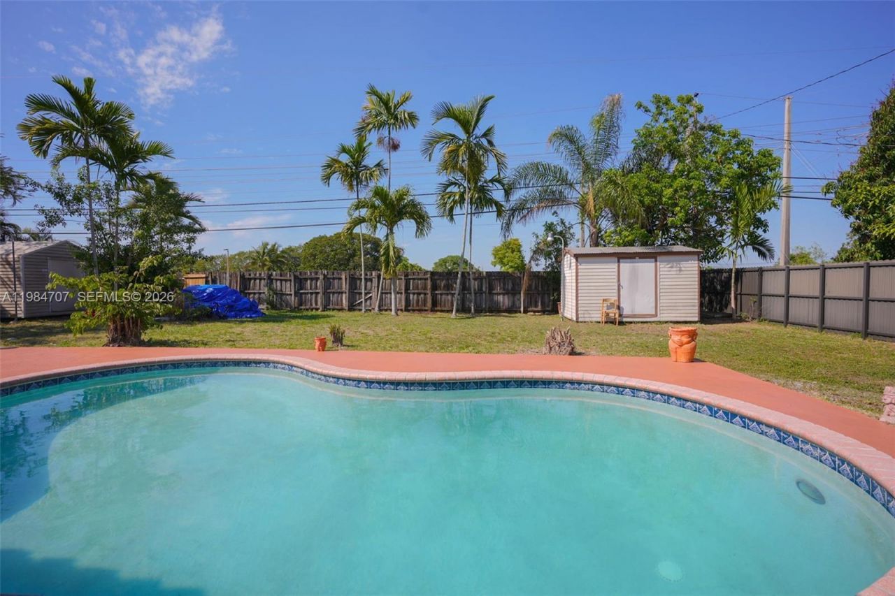 10521 SW 41st Ter , Miami, FL 33165 Photo