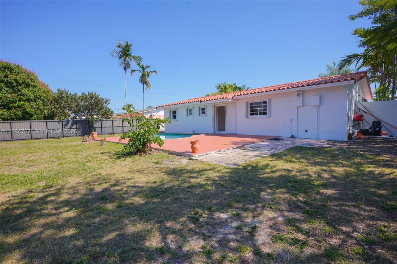 10521 SW 41st Ter , Miami, FL 33165 Photo